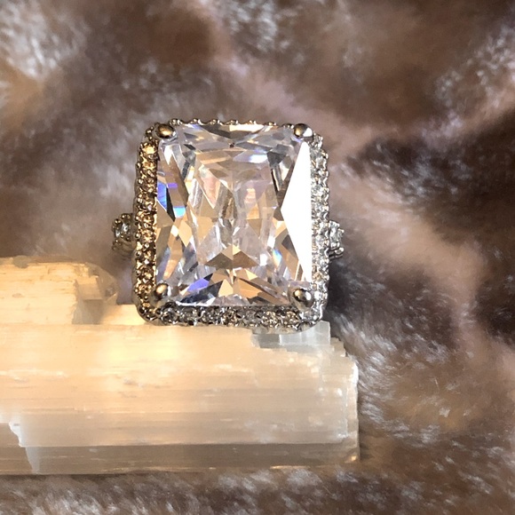 Beautiful cocktail ring - Picture 1 of 4